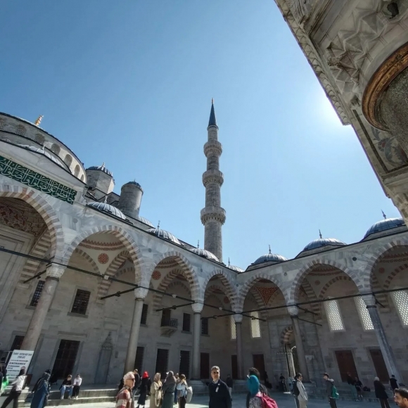 Минута отдыха Под куполами Стамбула: от шепота Айя-Софии до сияния Голубой мечети Туризм 