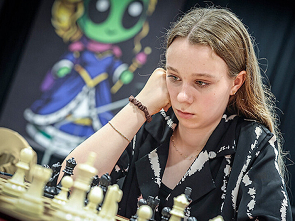 Минута отдыха Какая смелая девочка! Россиянка отпраздновала победу на чемпионате мира с флагом на плечах Спорт 