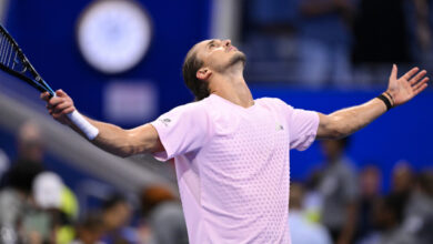 Минута отдыха Зверев в пяти сетах победил Сонего в первом раунде US Open Спорт 