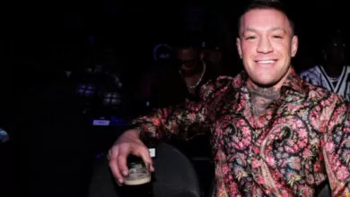 Минута отдыха Макгрегор снова сорвался. Пьяный Конор поцеловал бутылку и полез на ринг Спорт Минута отдыха Макгрегор снова сорвался. Пьяный Конор поцеловал бутылку и полез на ринг Спорт